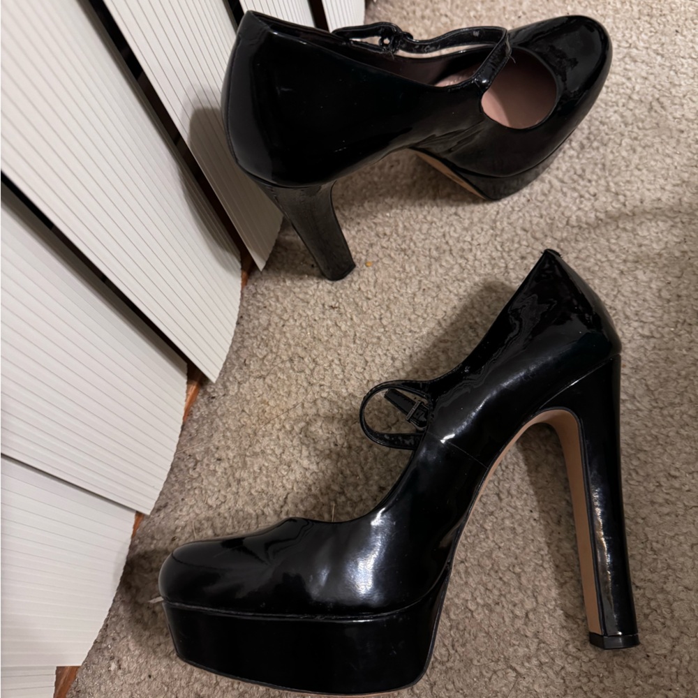 Vince camuto patent leather mary Jane platform heels
